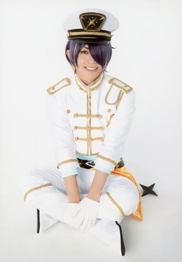 生寫真 男 演員深澤大河 仙石忍 全身 海賊節服裝 坐姿 背景白 生寫真 偶像夢幻祭 Extra Stage Destruction Road 隨機明信片 雜貨 小配件 Suruga Ya Com