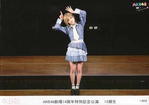 Akb48 岡田奈奈 卧式 Akb48劇場14周年特別紀念公演14期生 2l尺寸 Akb48劇場公演紀念集合生寫真 雜貨 小配件 Suruga Ya Com
