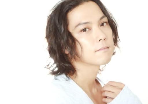 生写真 男性 俳優 声優 増田裕生 横型 顔アップ 衣装白 右向き 左手胸元 顎上げ 背景白 イベント生写真 Goods Accessories Suruga Ya Com