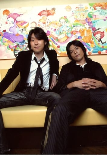 Official Photo Male Voice Actor Kenichi Suzumura Hiroki Takahashi With Notification Of Winning Above The Knee Black Costume White Sitting Takahashi Both Hands