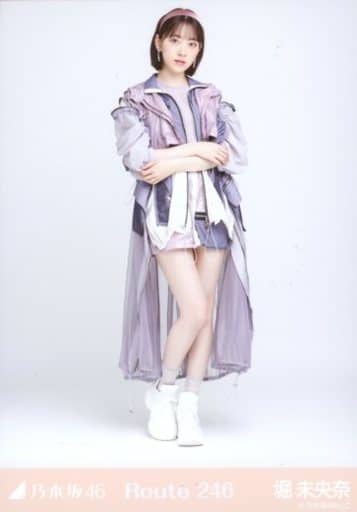 駿河屋 -<中古>堀未央奈/全身/「乃木坂46 Route 246」WebShop 限定