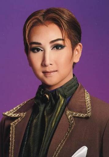 Official Photo Female Takarazuka Revue Moon Group Actress Takarazuka Revue Tsukigumi 佳城 Aoi Bust Up Tsukigumi Performance Welcome To Takarazuka Snow Moon And Flowers