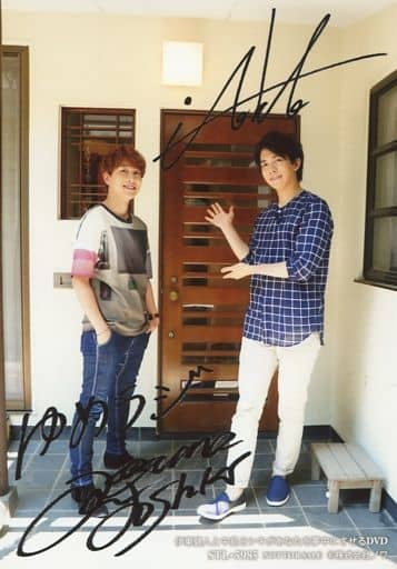 中島芳樹 伊東健人 印刷帶簽名 全身 服裝白青 雙手口袋 雙