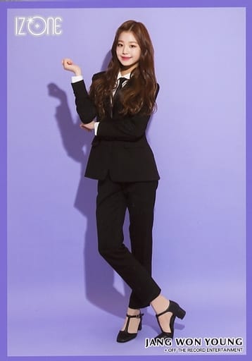 IZ*ONE 生写真 IZ*ONE チェウォン デビューSC 生写真 全身の通販 by shop｜ラクマ