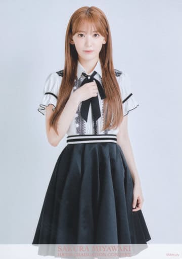 願いごとの持ち腐れ 前触れ サクラ 宮脇咲良 生写真 極美品 駿河屋 -<中古>宮脇咲良/「願いごとの持ち腐れ」ジャケット写真用衣装