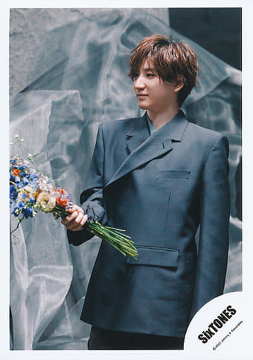 SixTONES 京本大我 公式写真 わたし MV＆ジャケ写 オフショット 駿河屋 -<中古>SixTONES/京本大我/上半身/シングル「わたし」MV＆