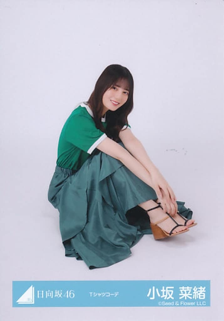 駿河屋 -<中古>小坂菜緒/座り/日向坂46ランダム生写真【Tシャツ