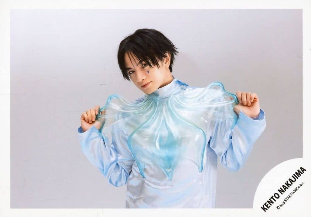 駿河屋 -<中古>中島健人/横型・上半身/シングル「IDOLIC」MV&ジャケ写 駿河屋 -<中古>中島健人/横型・上半身/シングル「IDOLIC」MV&ジャケ写
