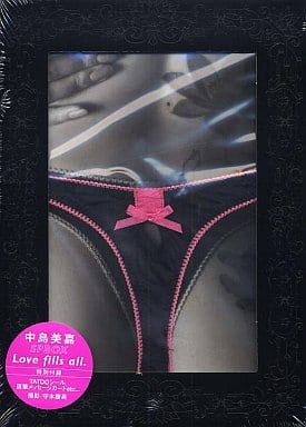 Amazon.co.jp: 中島美嘉 写真集 Love fills all : おもちゃ