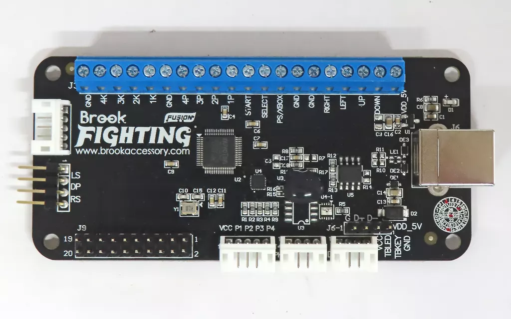 PS5ハード　Brook Universal Fighting Board Fusion[ZPM004B]