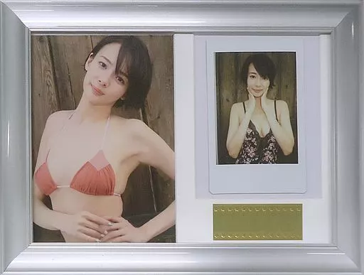 駿河屋 - 【買取】岡田紗佳(チェキ：黒小花柄水着) チェキ入りフレーム