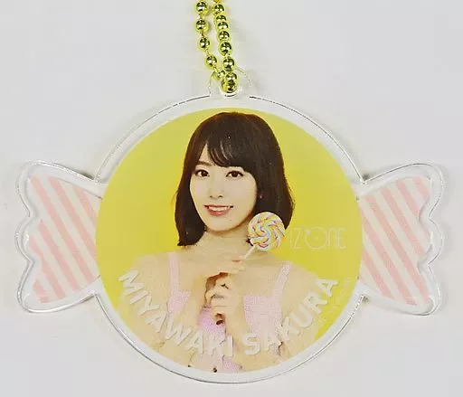 宮脇咲良(IZ*ONE) ランダムアクリルフォトキーホルダー(キャンディ型)