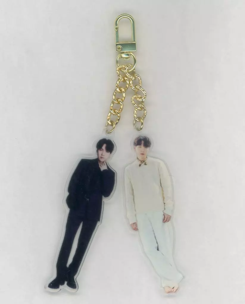 シュガ(BTS/防弾少年団) アクリルキーリング 「Dicon Vol.10 BTS写真集 『BTS goes on!』 Member Edition」 同梱品