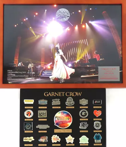 GARNET CROW THE FINAL 記念ピンズセット 写真額装 駿河屋 -<中古>GARNET CROW ファイナルライブ写真額装(記念バッジ付き