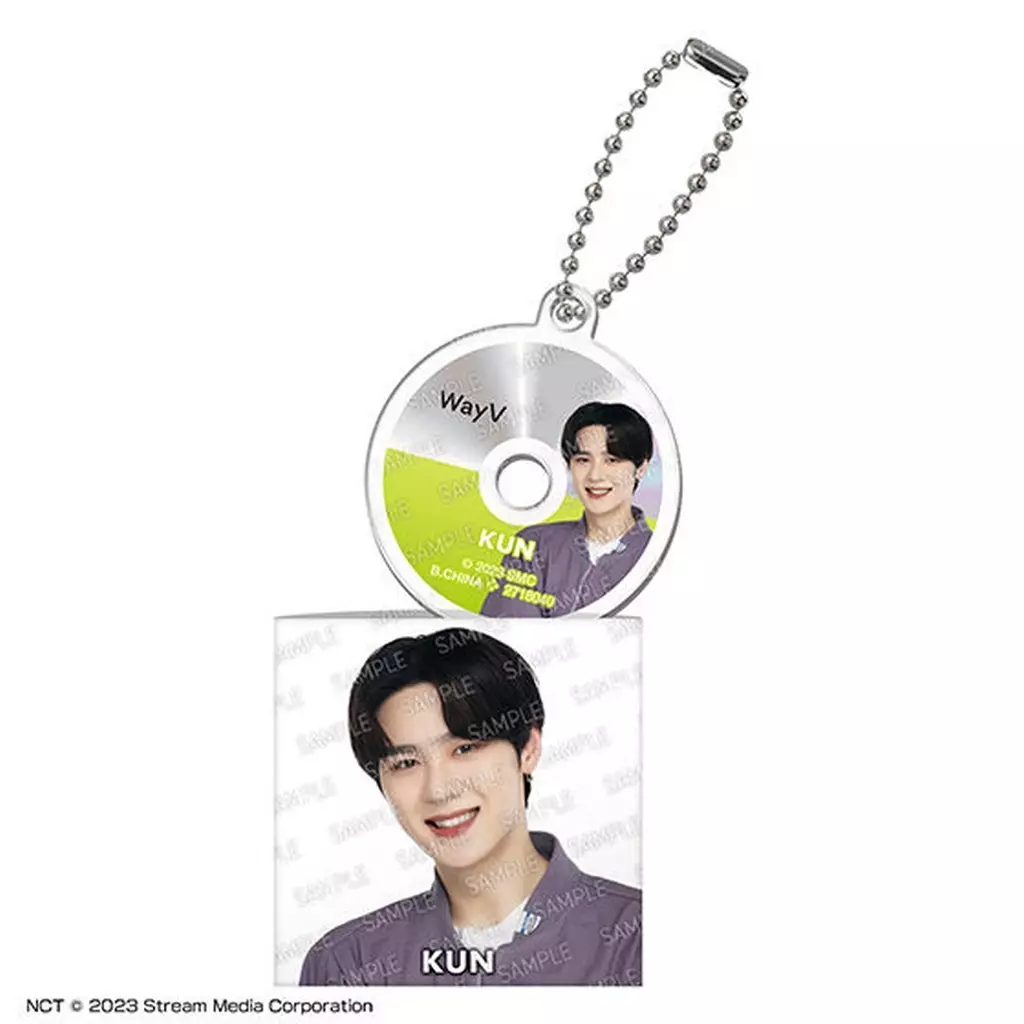 KUN 「WayV CD風アクリルチャーム」