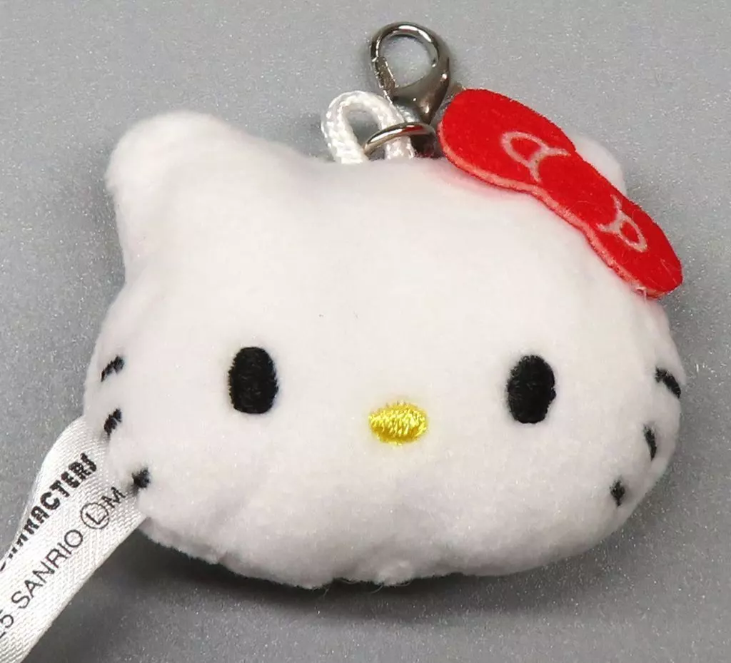 キーホルダー　ハローキティ 「サンリオキャラクターズ ぬいぐるみチャーム」