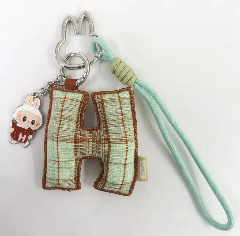 H 「POPMART THE MONSTER PIN FOR LOVE シリーズ アルファベットペンダント(A-M)」