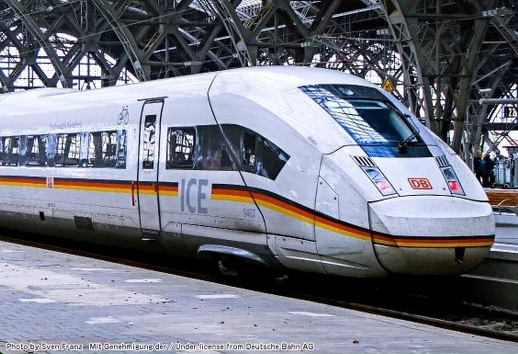 鉄道模型　1/160 ICE4 ドイツ連邦共和国 編成 6両増結セット [10-2025]