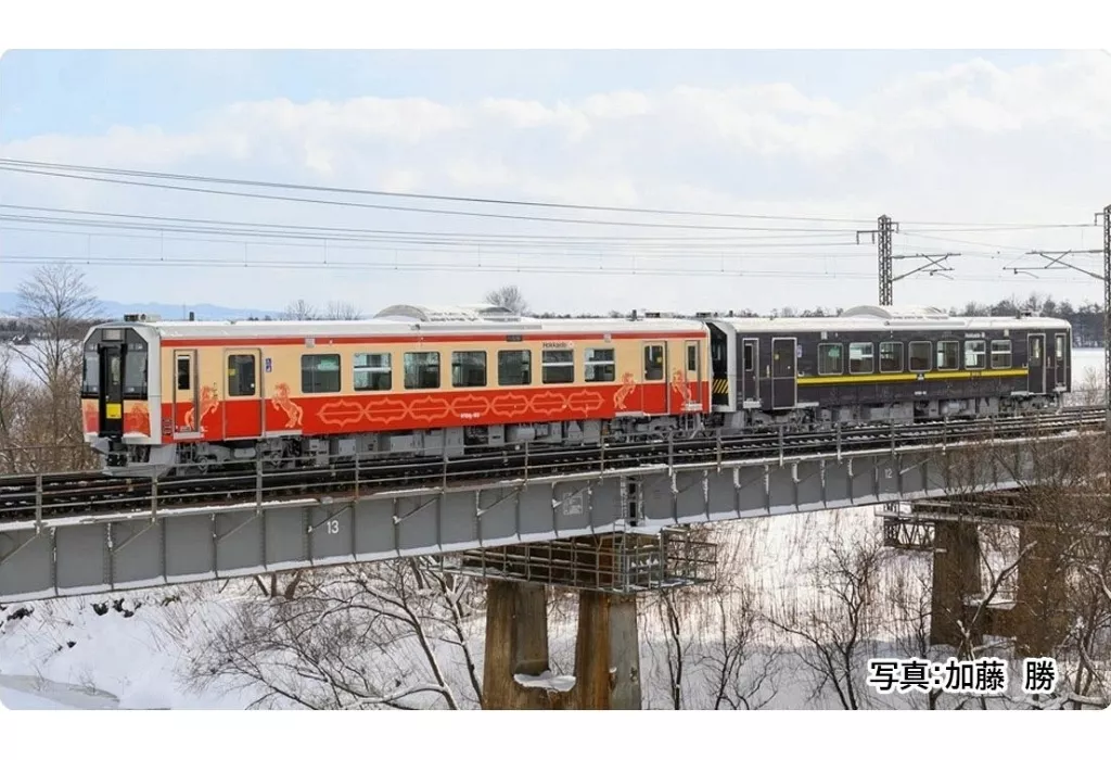 鉄道模型　1/150 H100形(室蘭線・日高線ラッピング車)セット(2両) [98138]
