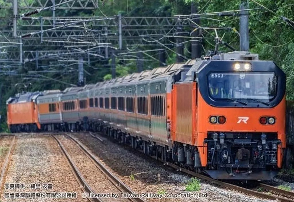 鉄道模型　1/150 台湾鉄路 E500型 2両セット [10-2086]