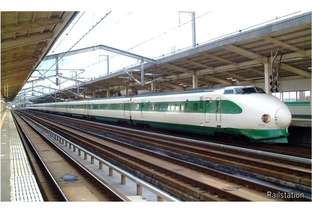 HOゲージ 1/87 国鉄/JR東日本 200系新幹線 E編成 C 中間4両セット(2、3、10、11) [1-200-15]