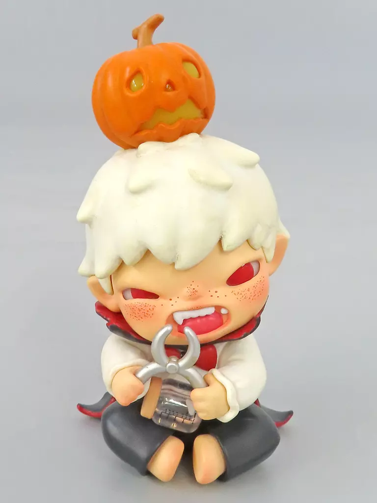 トレーディングフィギュア　Vampire 「POPMART Hirono Monsters’ Carnival シリーズ」