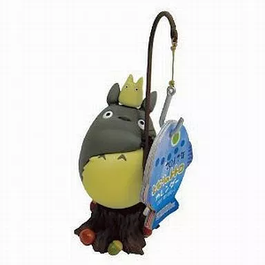 駿河屋 - 【買取】トトロ おさかな釣り 2012年度カレンダー（フィギュア）