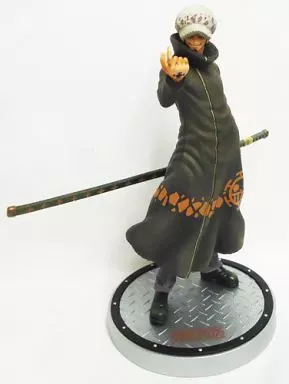 セブイレブン限定 トラファルガーロー フィギュア セピアカラー 当選通知書無し セブンイレブン限定 トラファルガー・ロー フィギュア