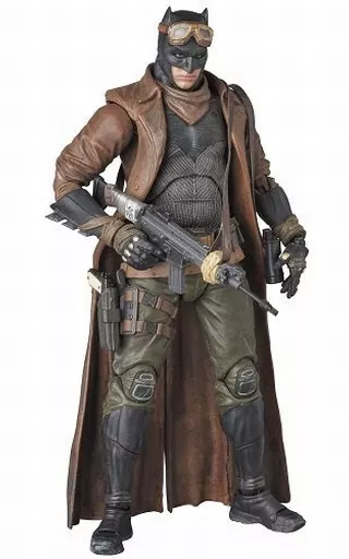フィギュア　MAFEX KNIGHTMARE BATMAN -ナイトメア バットマン- 「バットマン vs スーパーマン ジャスティスの誕生」 アクションフィギュア No.031