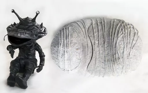 カネゴンの繭　モノクロ版　フィギュア　トイザらス限定 駿河屋 - 【買取】カネゴンの繭(モノクロ版) 「ウルトラQ」 大怪獣