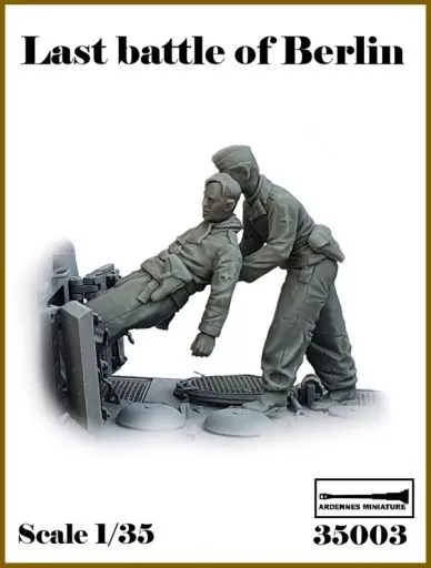 プラモデル　1/35 WWII ドイツ ベルリン最後の戦い#3 負傷者を運び出す戦車兵(2体入) レジンキャストキット [AR35003]