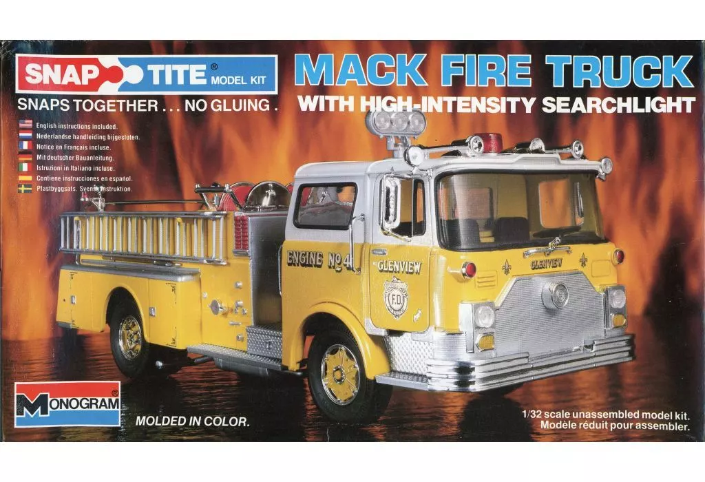 駿河屋 - 1/32 MACK FIRE TRUCK WITH HIGH-INTENSITY SEARCHLIGHT [1214]（プラモデル）