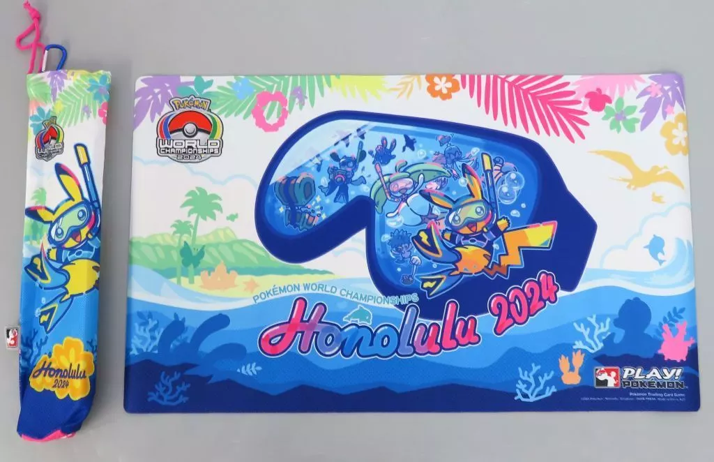 ポケモンカードゲーム 英語版 プレイマット＆バッグ キービジュアル World Championship 2024 Honolulu：WCS -ワールドチャンピオンシップ 2024 ホノルル-