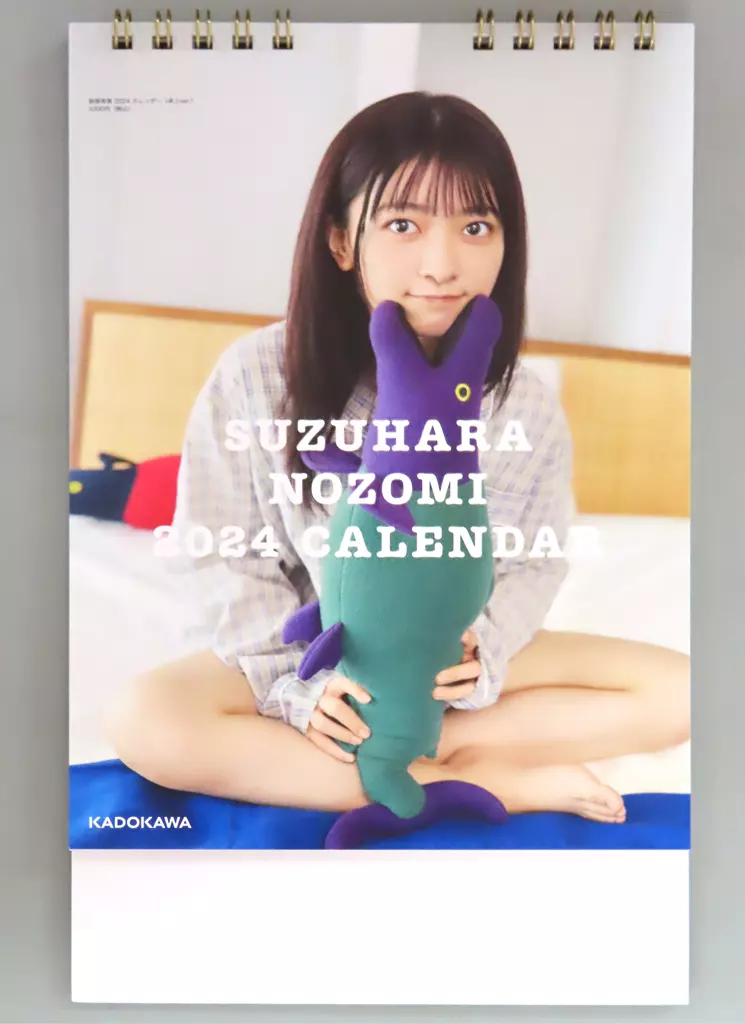 鈴原希実 2024カレンダー 展示パネル Amazon.co.jp: 鈴原希実 2024 カレンダー(卓上ver.) : 鈴原希実