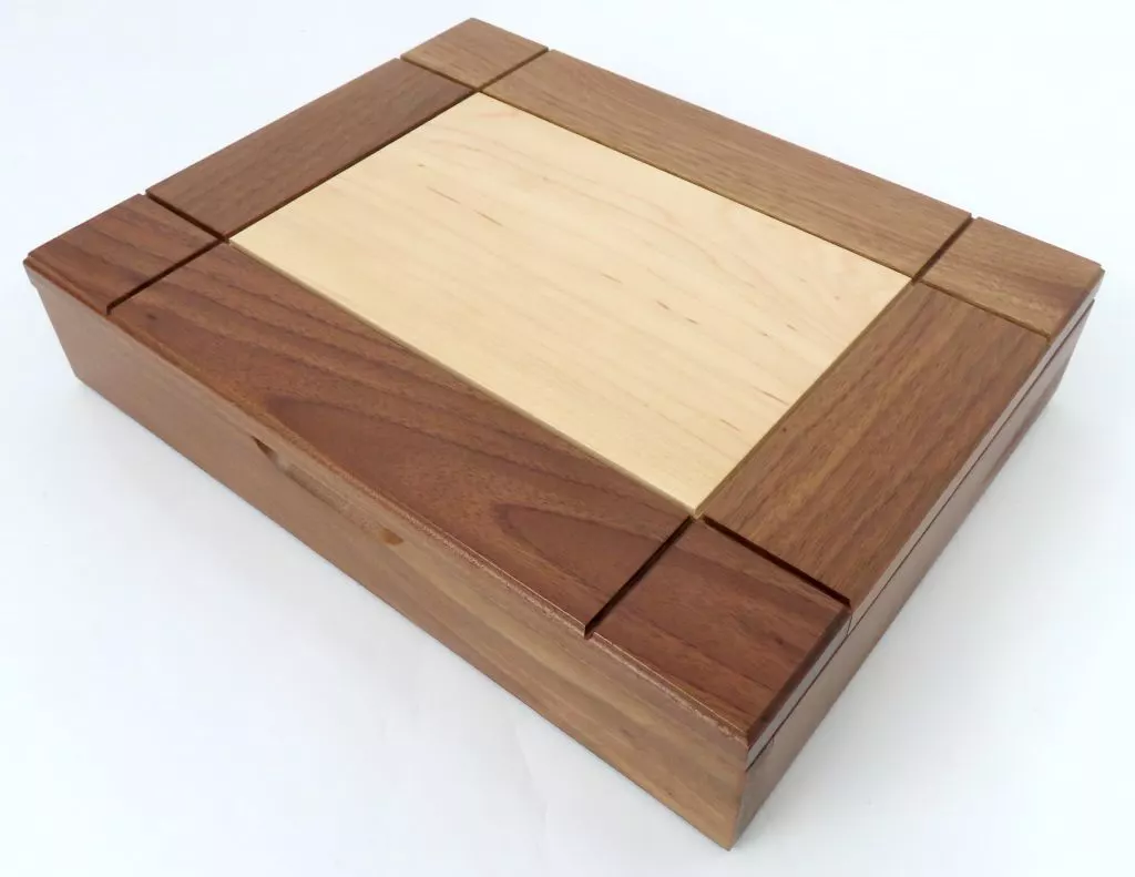 Walnut Maple Premium Hardwood Chess Box -ウォルナット・メープル・プレミアム・ハードウッド・チェス・ボックス-_img