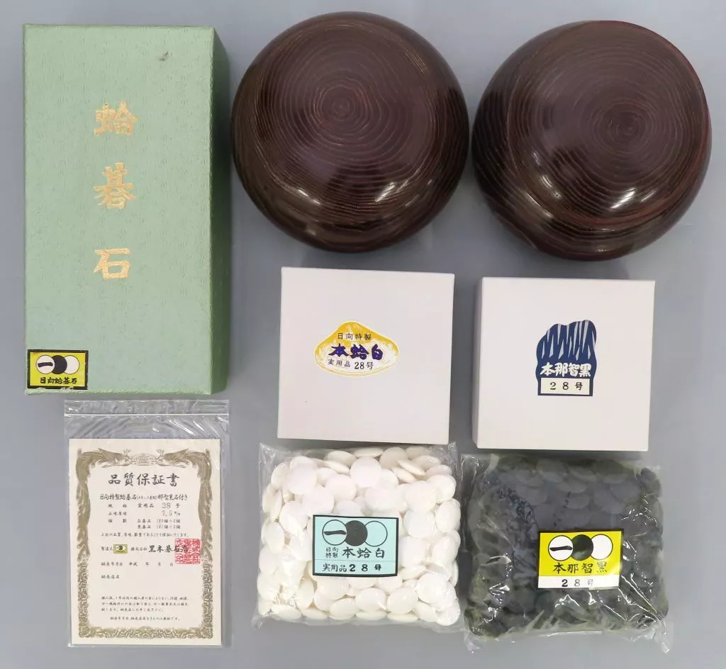 [現状品] 日向特製 蛤碁石+本那智黒碁石 28号 碁笥付き