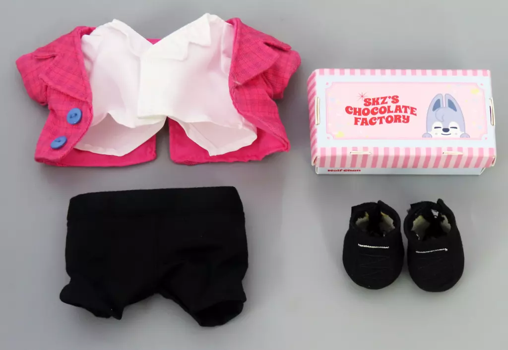 Wolf Chan(バンチャン) PINK VER. PLUSH OUTFIT(着せ替え衣装セット) 「SKZOO」