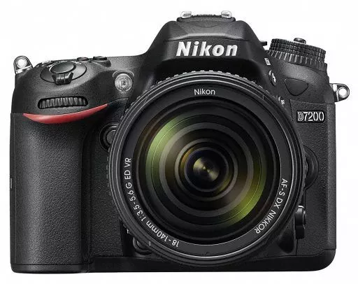 カメラ　Nikon デジタル一眼レフカメラ D7200 18-140 VR レンズキット 2416万画素 [D7200LK18-140]