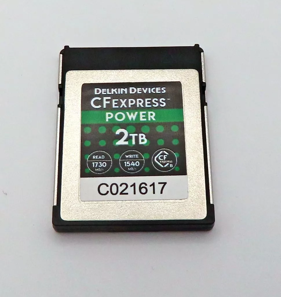 家電サプライ　DELKIN DEVICES CFexpress Type B POWERメモリーカード 2TB [DCFX1-2TB]