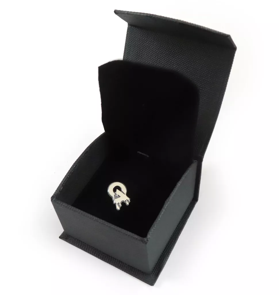 銀製品・指輪・アクセサリー　DUSTCELL ドリップロゴピアス 「DUSTCELL 5th Anniversary」