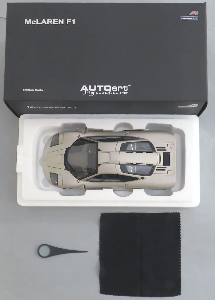 1/18 McLaren F1(プラチナシルバー) 「Signature」 [76003]
