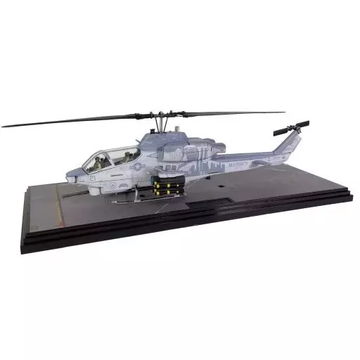 ミニカー　1/48 アメリカ海兵隊 攻撃ヘリコプター AH-1W ウィスキーコブラ 9.11 トリビュート 完成品 [WS55709]
