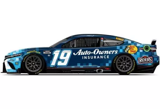 ミニカー　1/24 ”マーティン・トゥールークス Jr.” AUTO-OWNERS INSURANCE TOYOTA カムリ NASCAR 2023 #19 「カラークロームシリーズ」 [C192323AOIMTCL]