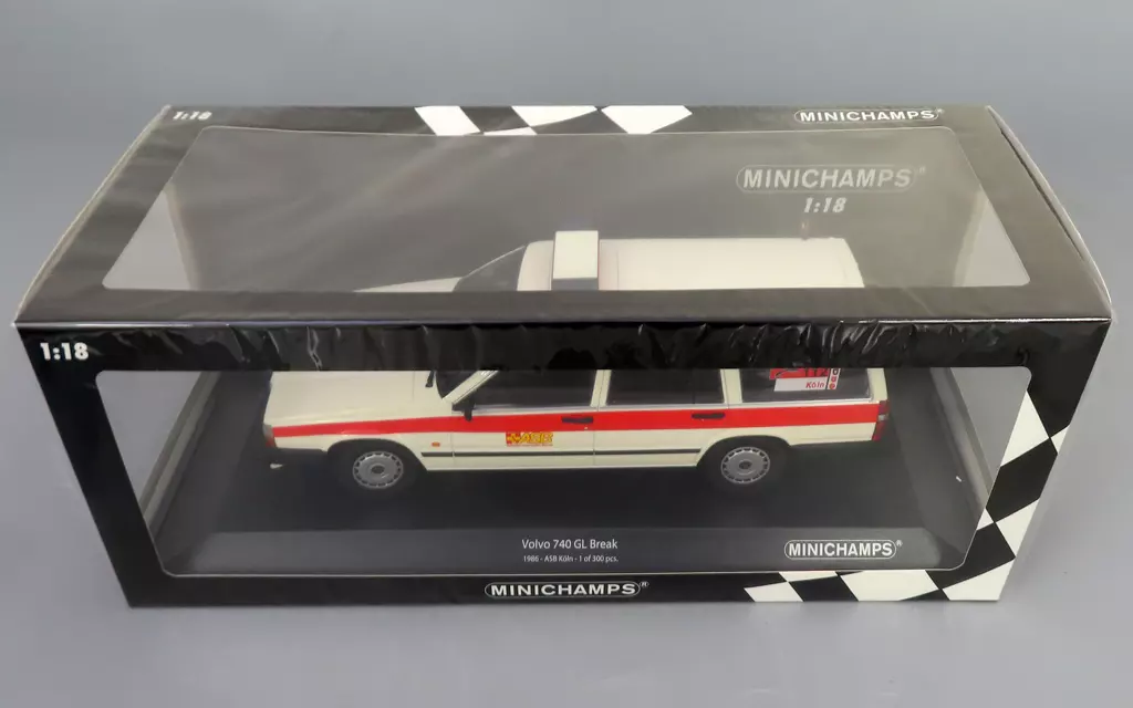 ミニカー　1/18 ボルボ 740 GL ブレーク 1986 ASB 救急車 「MINICHAMPS」 [155171794]