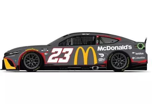 ミニカー　1/24 ”ババ・ウォレス” マクドナルド TOYOTA カムリ NASCAR 2023 #23 「カラークロームシリーズ」 [C232323MCDDXCL]