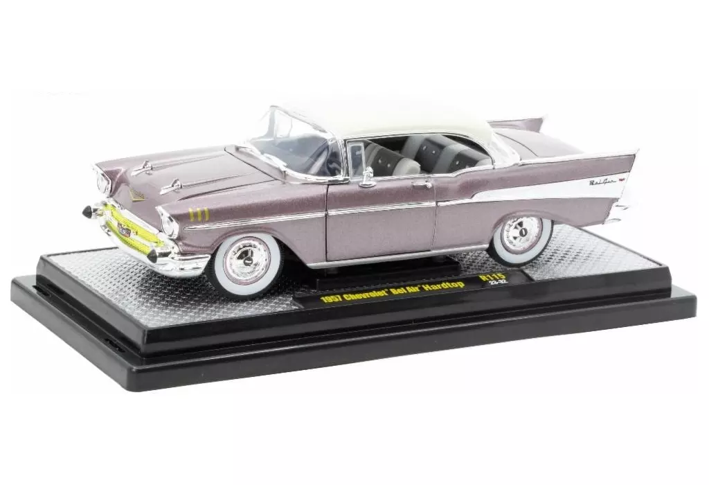 ミニカー　1/24 1957 Chevrolet Bel Air Hardtop [40300-115B]