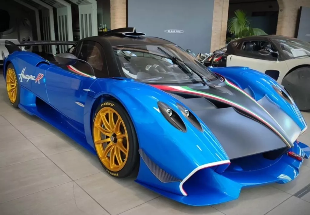 ミニカー　1/18 Pagani Huayra R Matt Black And Blue France ケース付 [P18218EV]