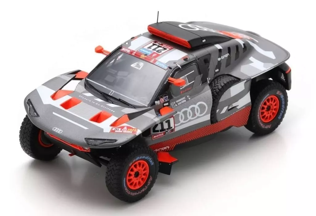 ミニカー　1/18 Audi RS Q e-tron Dakar Rally 2023 M. Ekstrom - E. Bergkvist #211 [18S790]