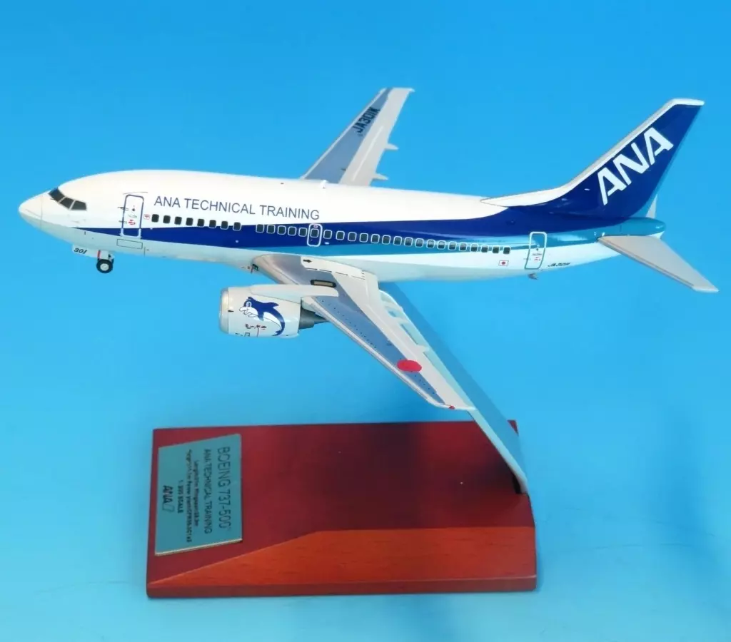 ミニカー　1/200 BOEING 737-500 JA301K ANA TECHNICAL TRAINNING ダイキャスト完成品(VHF ・ギアつき 木製台座 プレート付) [NH20240]
