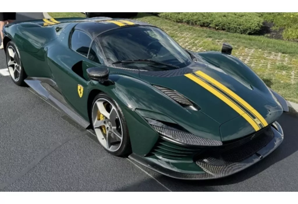 ミニカー　1/18 Ferrari SP3 Daytona open roof British Green and yellow stripe ケース無 [P18214TML]